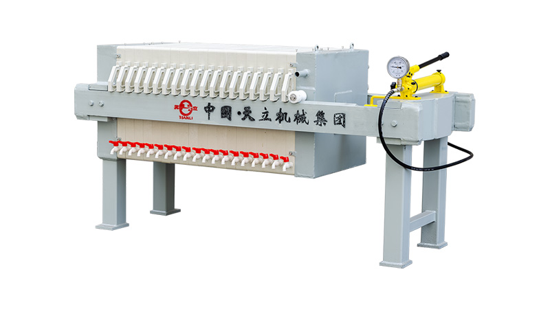 500/630型  手動(dòng)液壓廂式壓濾機(jī)